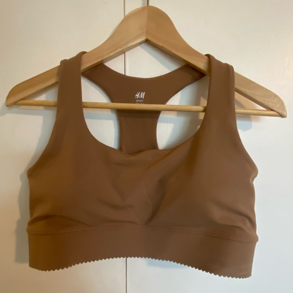 padded sports bra with scallop hem